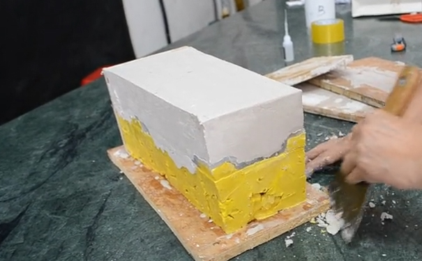 模具硅橡膠成型后怎樣制作外模？